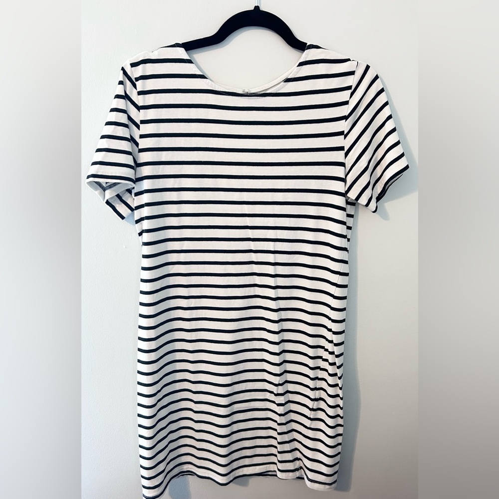 Striped Short Sleeve T-Shirt Dress in White & Black Size S | Classic, Minimalist